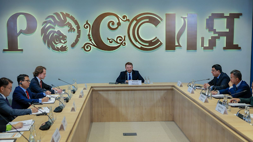 Experts at the Open Dialogue at the Russia National Center